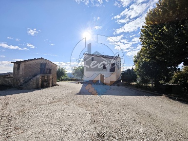 Foto Casa indipendente in SANTA MARIA  ALTO CIELO 20, San Ginesio di 443 m²