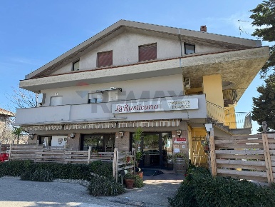 Foto Attività commerciale in via madonna della  pace 100, Città Sant'Angelo