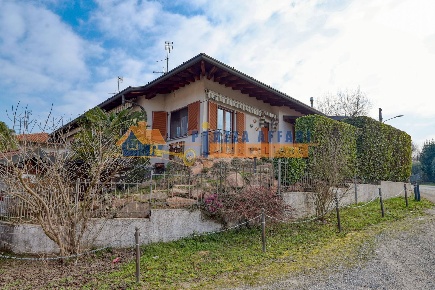 Foto Villa unifamiliare in VIA LAZZARETTO 48, Carnago Centro di 158 m²