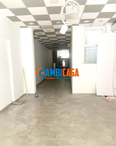 Foto Locale commerciale in Via Giovanni Bonanno, Palermo di 107 m²