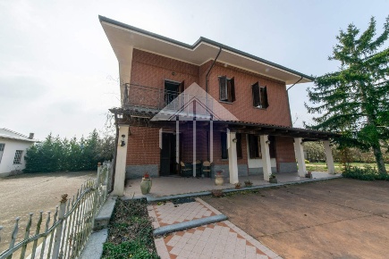 Foto Villa unifamiliare in Via San Paolo 72, Cerrina Monferrato di 300 m²