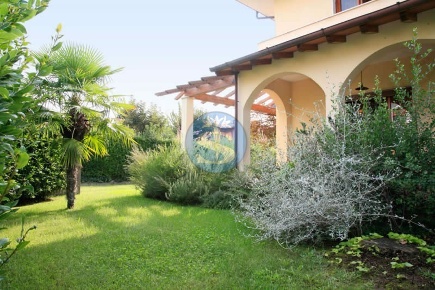 Foto Villa unifamiliare a Forte dei Marmi Centro di 150 m² con 11 locali