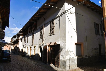 Foto Appartamento in Via Roma 49, Oulx Centro di 80 m² con 3 locali