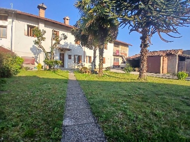 Foto Rustico a Bicinicco Felettis di 214 m² con 8 locali in vendita