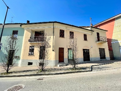Foto Casa indipendente in Piazza Vittorio Emanuele 12, Ceresole Alba Centro