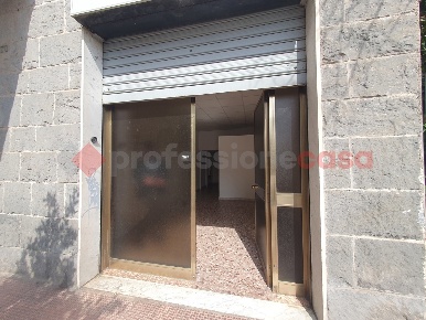Foto Negozio in Viale Japigia 170/B, Bari Japigia di 36 m² con 1 locali