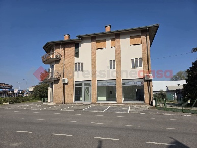 Foto Negozio in Via Cogol 7, Cerea Centro di 66 m² con 1 locali in affitto