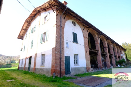 Foto Casa indipendente a Molare di 601 m² con 46 locali in vendita