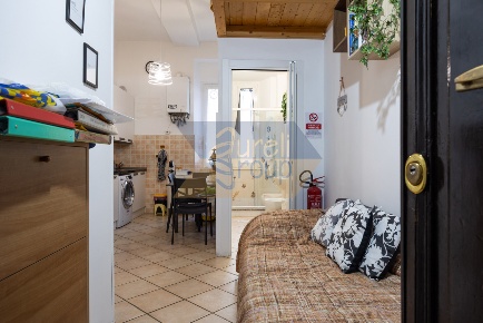 Foto Appartamento in Via Del Campo, Roma Re di Roma di 43 m² con 1 locali