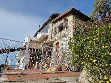 Foto Villa unifamiliare in Corso Mentone 2, Ventimiglia Grimaldi, Mortola