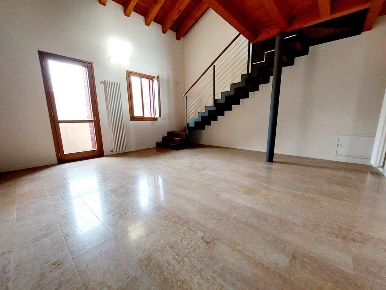 Foto Appartamento a Asolo Centro con 4 locali in vendita