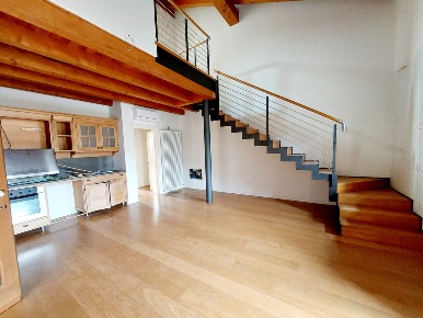 Foto Appartamento a Asolo Centro con 5 locali in vendita