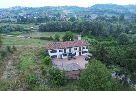 Foto Rustico a Montegrosso d'Asti Montegrosso di 345 m² con 11 locali