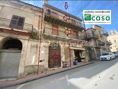 Foto Casa indipendente in Via Umberto 119, San Cataldo Centro di 350 m²