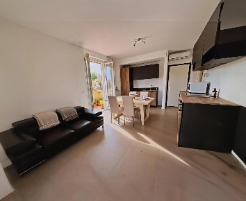 Foto Appartamento a Massa Marina di Massa Centro di 100 m² con 4 locali