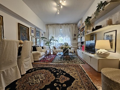 Foto Appartamento a Carrara Centro di 130 m² con 5 locali in vendita