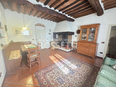 Foto Casa indipendente a Lamporecchio Centro di 304 m² con 9 locali
