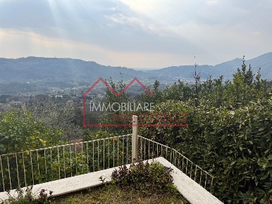 Foto Rustico a Camaiore Camaiore Paese di 70 m² con 4 locali in vendita