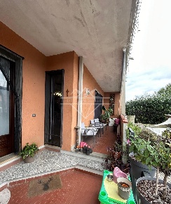 Foto Appartamento a Carrara Avenza di 120 m² con 7 locali in vendita