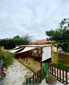 Foto Appartamento a Carrara Avenza di 120 m² con 7 locali in vendita