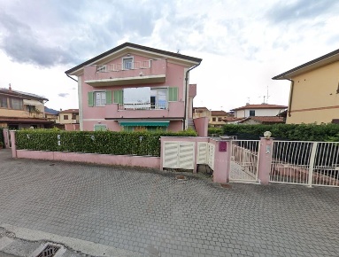 Foto Appartamento a Massa Marina di Massa Centro di 139 m² con 4 locali