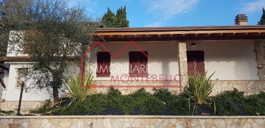 Foto Rustico a Camaiore Camaiore Paese di 78 m² con 6 locali in vendita