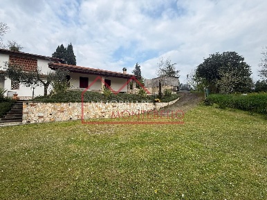 Foto Rustico a Camaiore Camaiore Paese di 78 m² con 6 locali in vendita