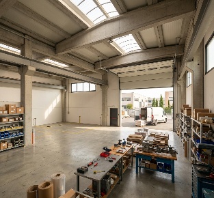 Foto Capannone industriale a Sarzana di 780 m² in vendita