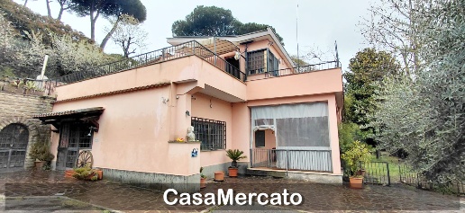 Foto Appartamento in Via Valle Petrucola, Nemi di 176 m² con 5 locali