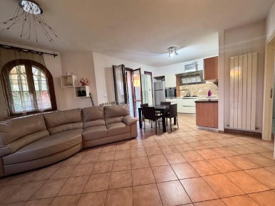 Foto Appartamento a Luni Casano Dogana Isola di 98 m² con 4 locali