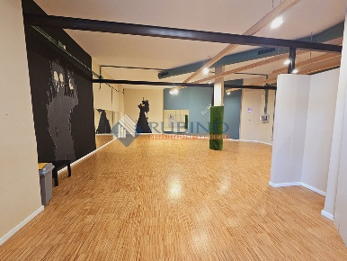 Foto Locale commerciale in Via Michele Mitolo 5, Bari Palese di 171 m²