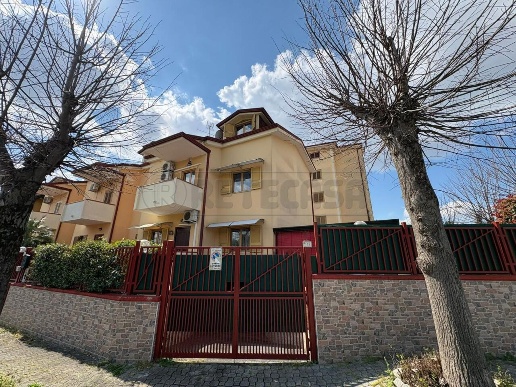 casa indipendente in vendita a Marcianise