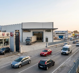 Foto Capannone industriale a Massa di 1500 m² in affitto