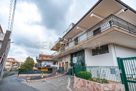 Foto Appartamento in Via delle Rose 17, Valverde di 100 m² con 4 locali