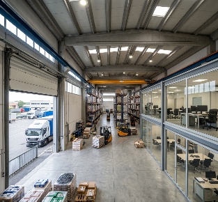 Foto Capannone industriale a Pietrasanta di 1600 m² in affitto