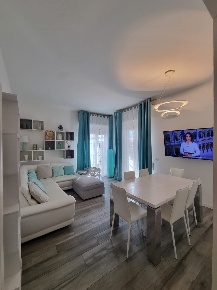 Foto Appartamento a Pietrasanta di 110 m² con 5 locali in vendita