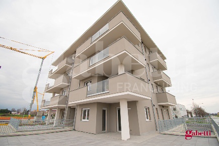 Foto Appartamento in Via Bertoni, Saluzzo di 120 m² con 4 locali in vendita
