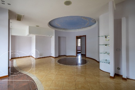 Foto Negozio in Via xxv Aprile 34, Todi Centro di 80 m² in affitto