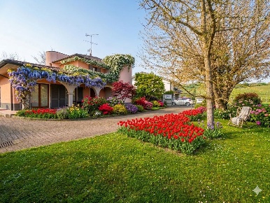 Foto Villa singola in Via Vigorelli 102, Casteggio Centro di 350 m²