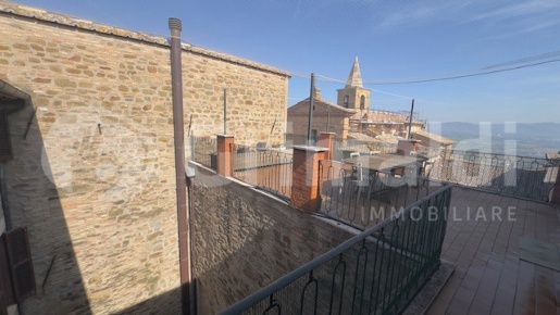 Foto Appartamento in Piazza Cavour 1, Bettona Centro di 250 m² con 5 locali