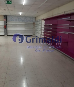 Foto Negozio in Via FALCONE - MORVILLO 18, Bagheria Centro di 1020 m²