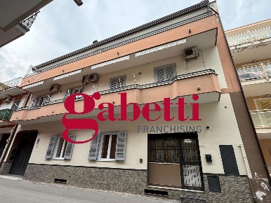 Foto Appartamento in Via Busacca 10, Marcianise di 97 m² con 3 locali