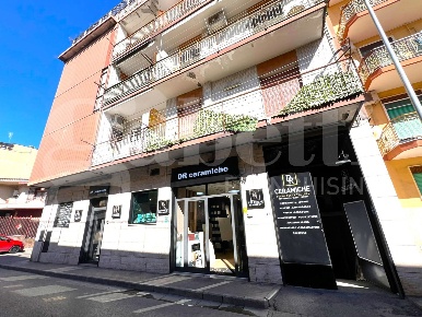Foto Negozio in Via Matteotti 40, Arzano di 523 m² con 1 locali in vendita
