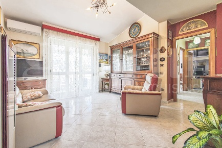 Foto Appartamento a Sinnai Centro di 90 m² con 4 locali in vendita