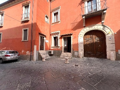 Foto Negozio in Via San Francesco D'assisi 40, Maddaloni Centro di 57 m²