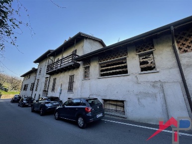 Foto Case semi ndipendenti a Brivio Centro di 290 m² con 10 locali