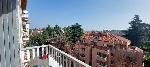 Foto Appartamento in Via Giosuè Carducci, Villasanta di 155 m² con 4 locali