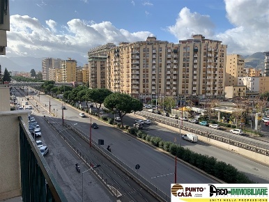 Foto Appartamento in Viale Regione Siciliana, Palermo Noce di 180 m²