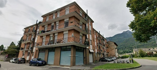 Foto Negozio in via s. dionigi, Valmadrera di 92 m² con 1 locali in affitto