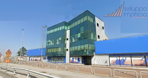 Foto Ufficio in via Milano, Vimercate Oreno, Velasca di 525 m² in affitto